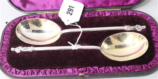A cased pair of Victorian silver apostle spoons, 4.5 oz.